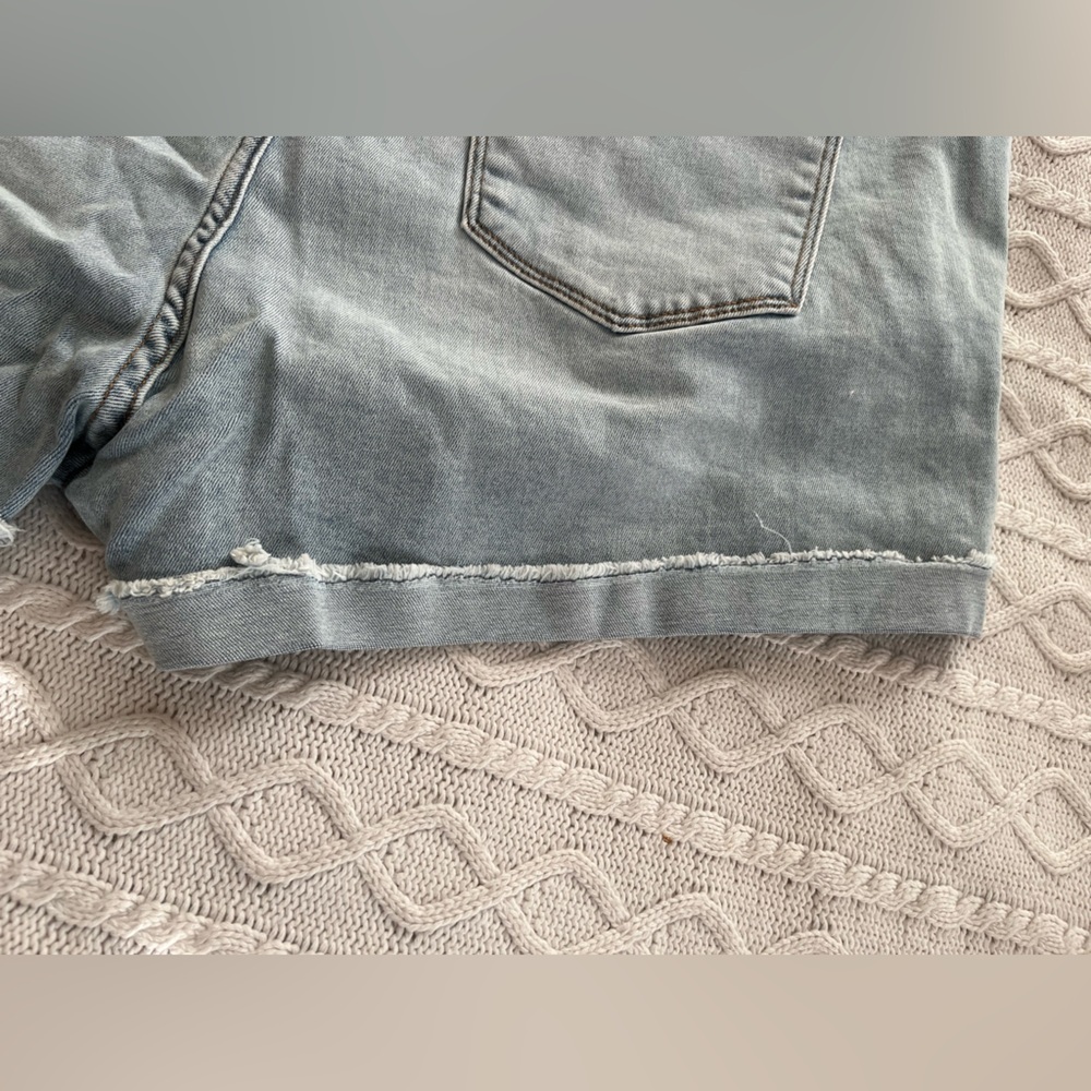 Vigoss Women's Light Wash Distressed Short Blue Denim Shorts Plus Size 24 - Picture 2 of 14